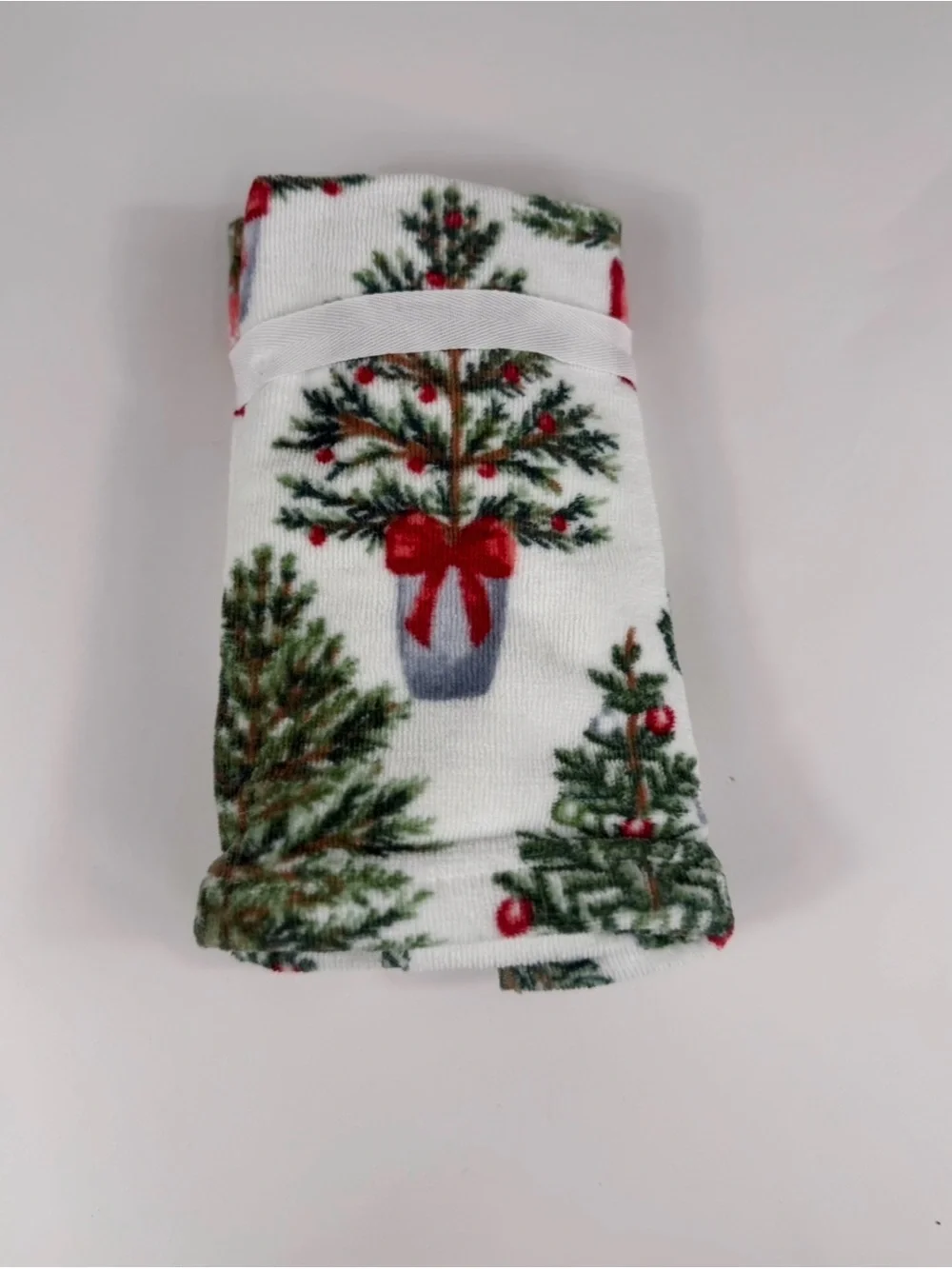 5 PC Laura Ashley Christmas Tree and Red Bow Towel Set